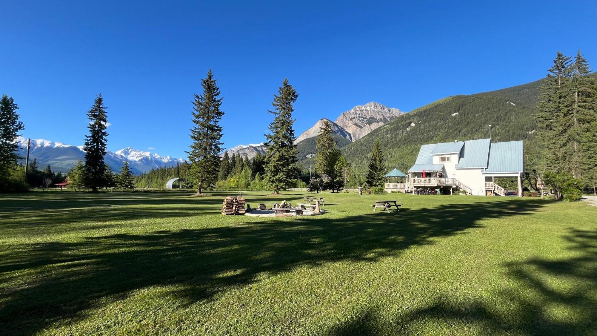 Bear Paw Lodge Golden Eksteriør bilde