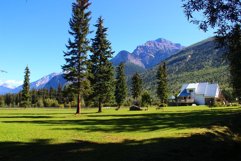 Bear Paw Lodge Golden Eksteriør bilde